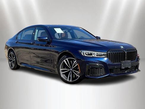 Used 2022 BMW 750i xDrive w/ Luxury Rear Seating Package AWD/4WD image 3