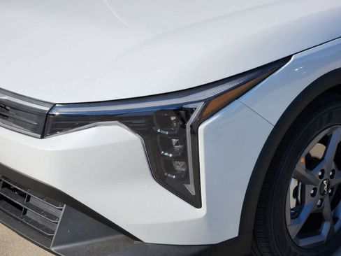 New 2025 Kia K4 LXS image 6