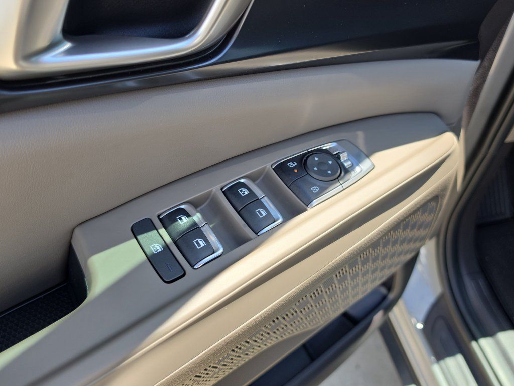 New 2027 Kia Carnival FWD image 19