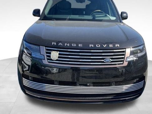 Used 2024 Land Rover Range Rover SV image 2
