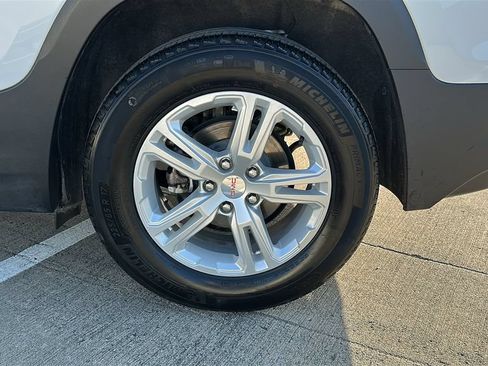 Used 2024 GMC Terrain SLE FWD image 17