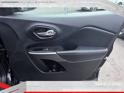 Used 2019 Jeep Cherokee Latitude w/ Popular Appearance Group image 15