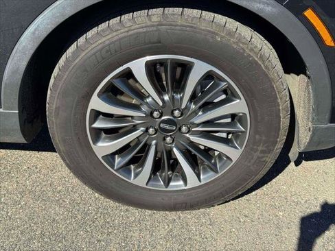 Used 2022 Lincoln Nautilus Reserve image 9