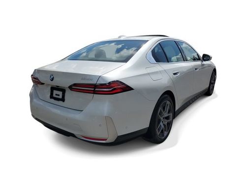 Used 2026 BMW 530i RWD image 4
