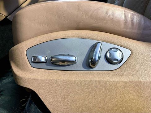 Certified 2023 Porsche Macan image 39