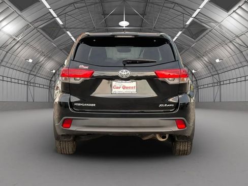 Used 2019 Toyota Highlander XLE w/ Preferred Accessory Package AWD/4WD image 6