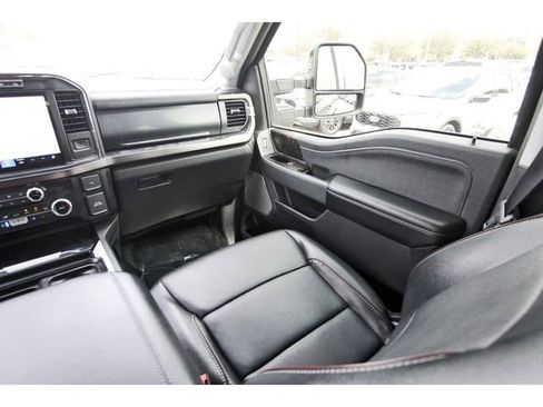Used 2023 Ford F350 Lariat w/ Black Appearance Package image 9