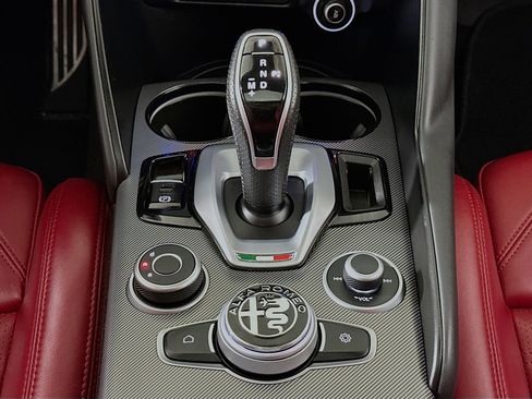 Used 2023 Alfa Romeo Giulia Veloce AWD/4WD image 14