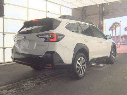 Used 2023 Subaru Outback Premium AWD/4WD image 5