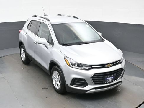 Used 2018 Chevrolet Trax LT w/ Driver Confidence Package FWD image 39