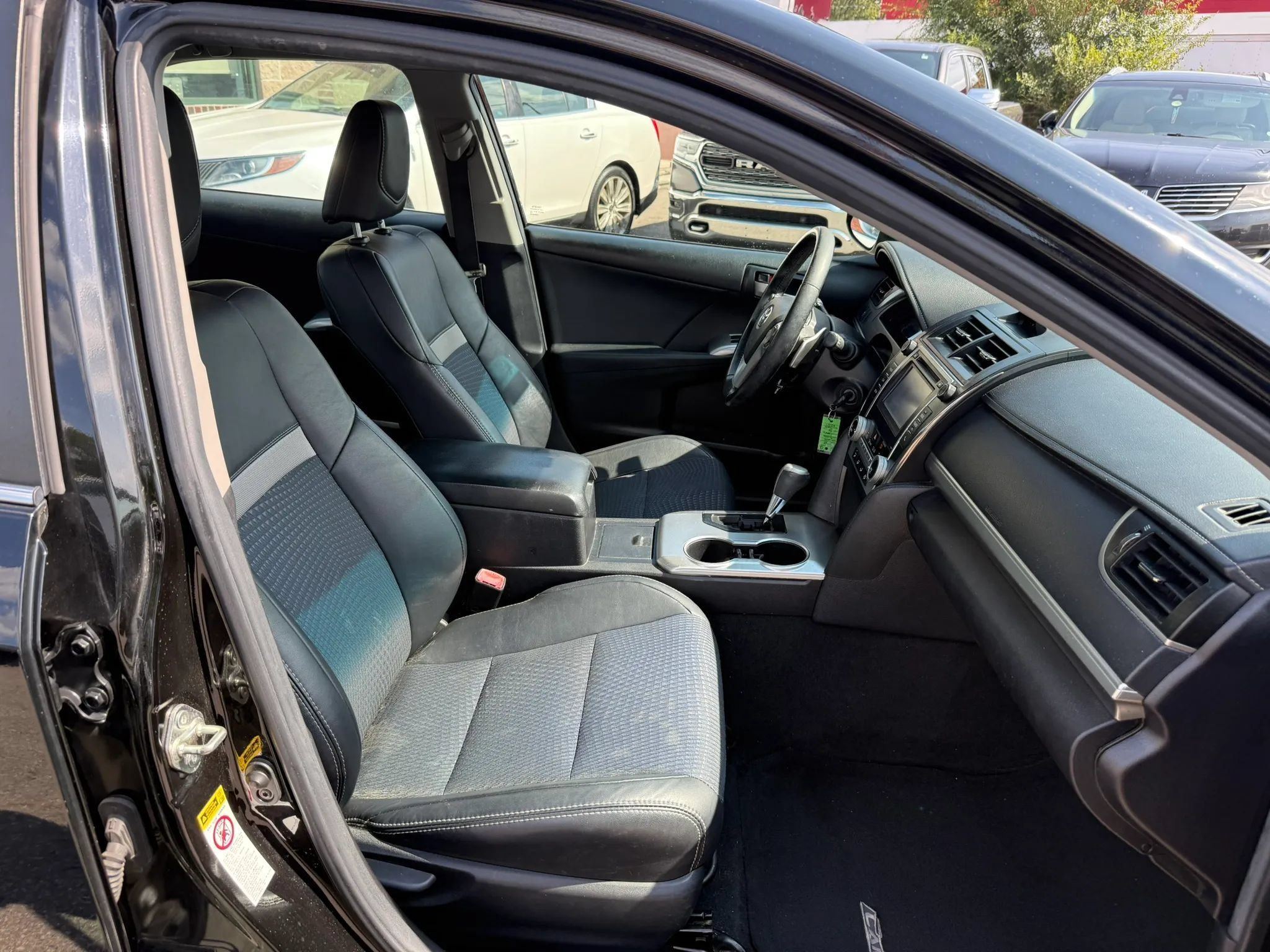 Used 2014 Toyota Camry SE FWD image 26