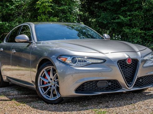 Used 2018 Alfa Romeo Giulia AWD image 7