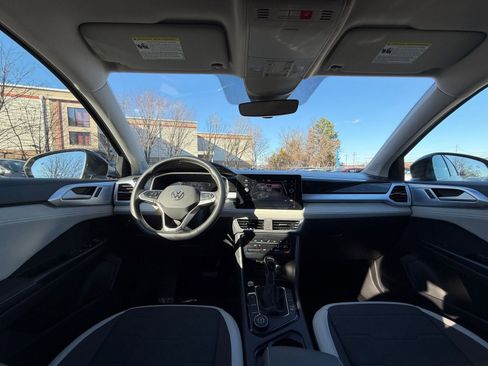 Used 2025 Volkswagen Taos SE image 33