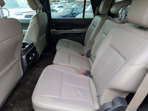 Used 2018 Ford Expedition XLT w/ Equipment Group 202A image 24