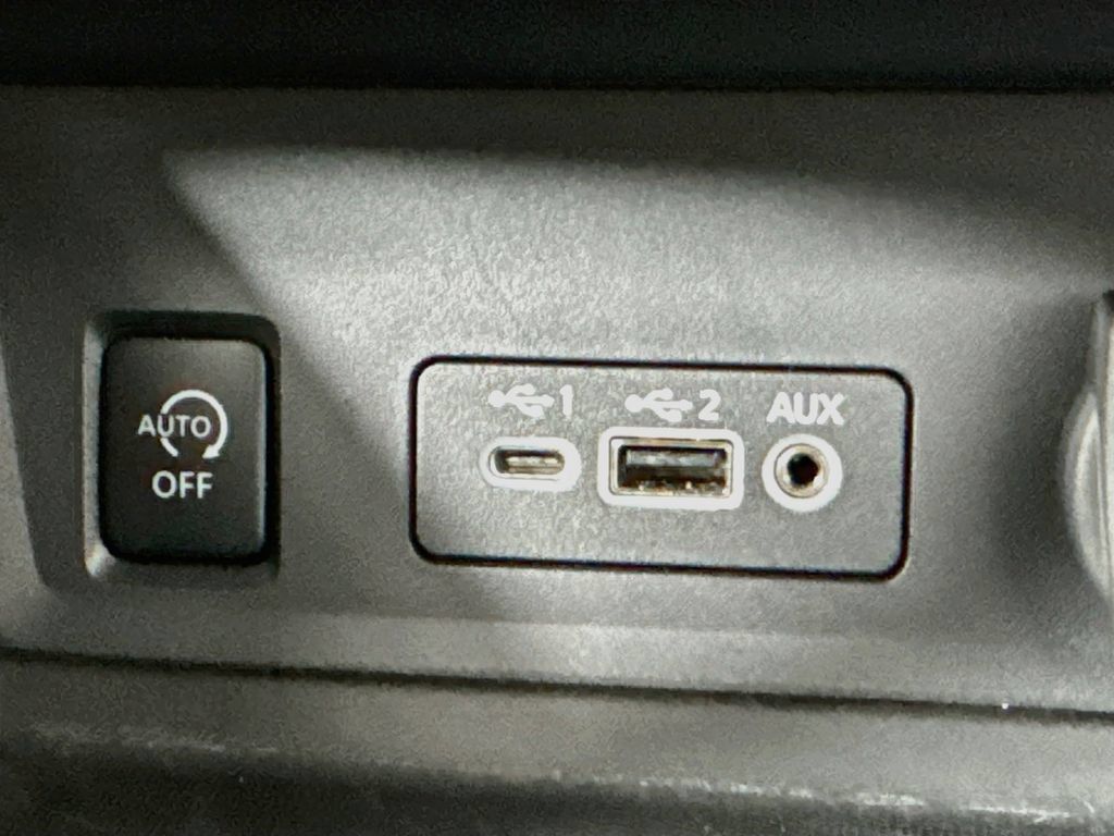 Used 2024 Nissan Sentra SR w/ SR Premium Package FWD image 19