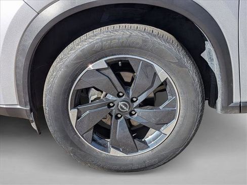 Used 2024 Nissan Rogue SV image 9