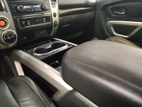 Used 2019 Nissan Titan SV w/ SV Convenience Package AWD/4WD image 26