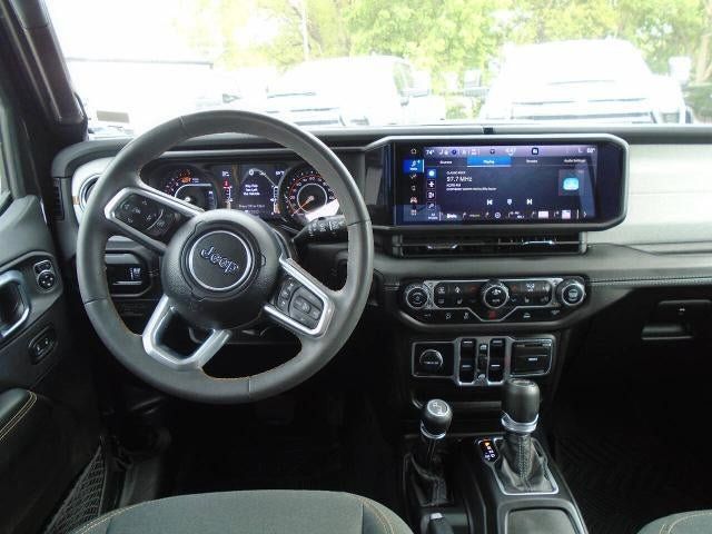 Used 2025 Jeep Wrangler Unlimited Sahara AWD/4WD image 19