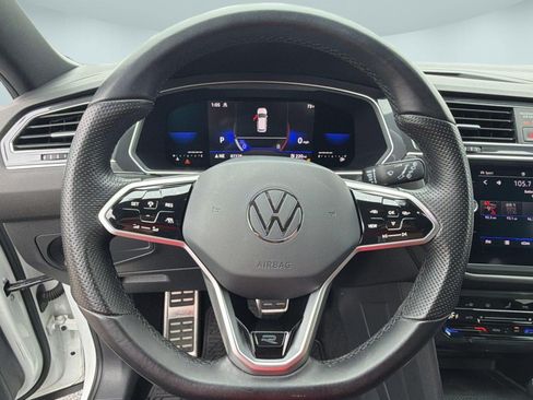 Used 2022 Volkswagen Tiguan SE R-Line AWD/4WD image 11