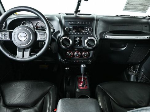 Used 2016 Jeep Wrangler Unlimited Sahara w/ Connectivity Group image 18