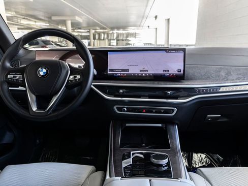 Used 2024 BMW X5 xDrive40i w/ Parking Assistance Package AWD/4WD image 11