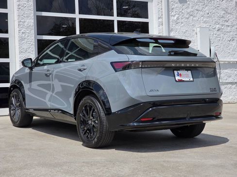 Used 2023 Nissan Ariya AWD image 7