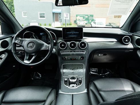 Used 2019 Mercedes-Benz GLC 300 4MATIC w/ Premium Package image 31