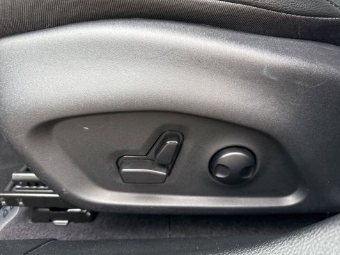 Used 2025 Jeep Compass Limited image 10