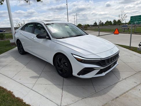 New 2026 Hyundai Elantra SEL Sport FWD image 7