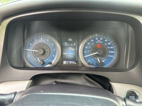 Certified 2017 Toyota Sienna XLE FWD image 34
