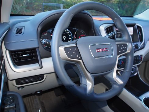 Used 2024 GMC Terrain Denali w/ Denali Premium Package image 15