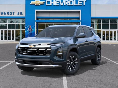 Used 2026 Chevrolet Equinox LT w/ Safety and Technology Package FWD image 8
