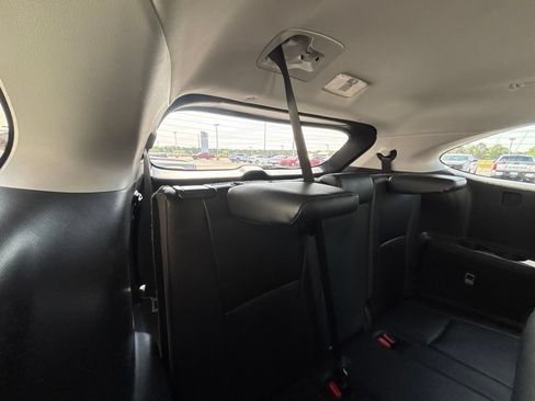 Used 2024 Toyota Highlander XLE FWD image 29