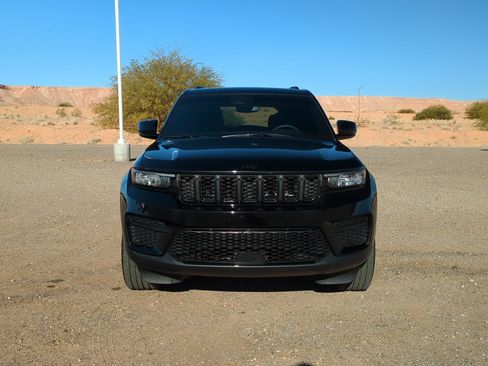 Used 2023 Jeep Grand Cherokee Altitude image 9