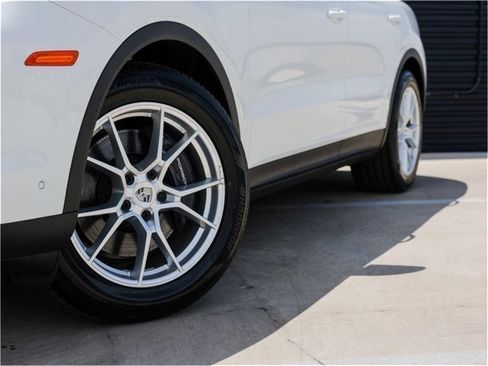 Certified 2025 Porsche Cayenne Coupe AWD/4WD image 12