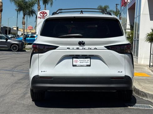 Used 2026 Toyota Sienna XLE FWD image 6