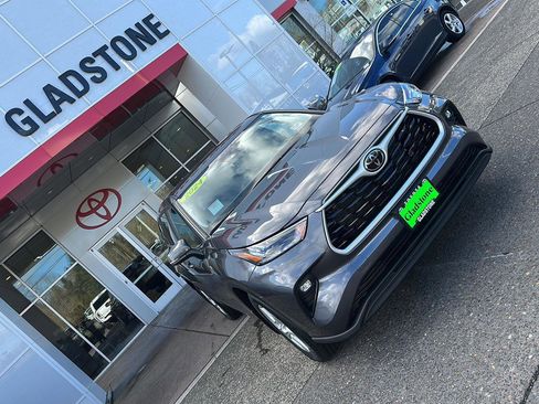 Certified 2024 Toyota Highlander LE image 9