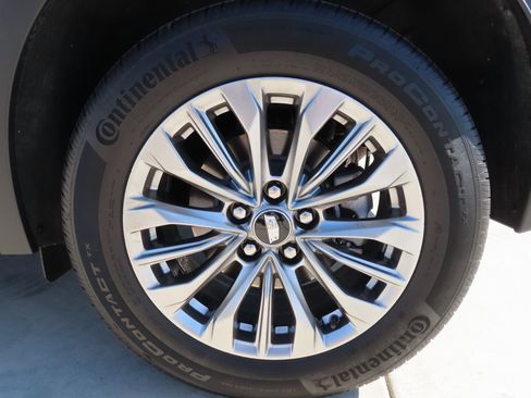 Used 2024 Cadillac XT4 Premium Luxury image 6