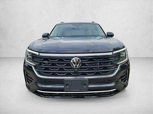 Used 2024 Volkswagen Atlas SEL Premium R-Line image 2
