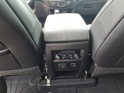 Used 2022 Chevrolet Traverse Premier w/ Redline Edition AWD/4WD image 16