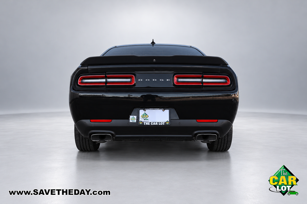 Used 2016 Dodge Challenger R/T Scat Pack w/ Leather Interior Group RWD image 7