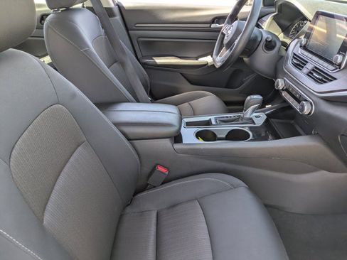 Used 2024 Nissan Altima 2.5 SV FWD image 11