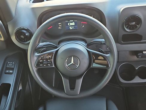 Used 2021 Mercedes-Benz Sprinter 2500 image 21