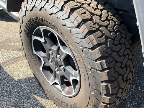 Used 2023 Jeep Wrangler Rubicon w/ Cold Weather Group AWD/4WD image 5