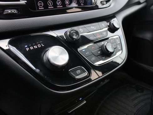 Used 2019 Chrysler Pacifica Touring-L Plus w/ S Appearance Package FWD image 15