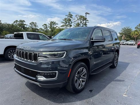 Used 2022 Jeep Wagoneer Series III w/ Flexible Seating Group AWD/4WD image 4