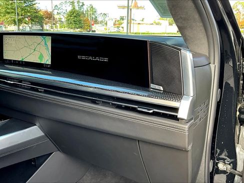 Used 2025 Cadillac Escalade V w/ LPO, ONYX Package image 18