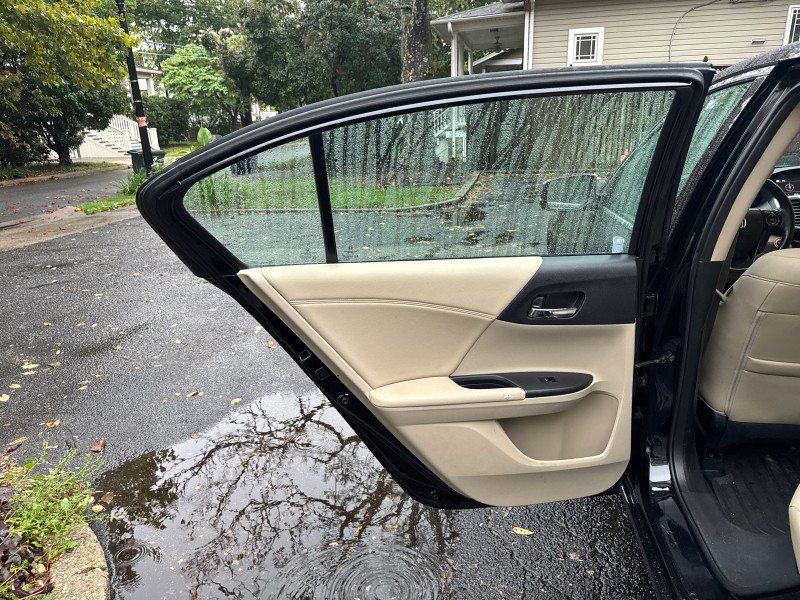 Used 2017 Honda Accord EX-L image 12