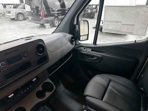 New 2025 Mercedes-Benz Sprinter 2500 image 24