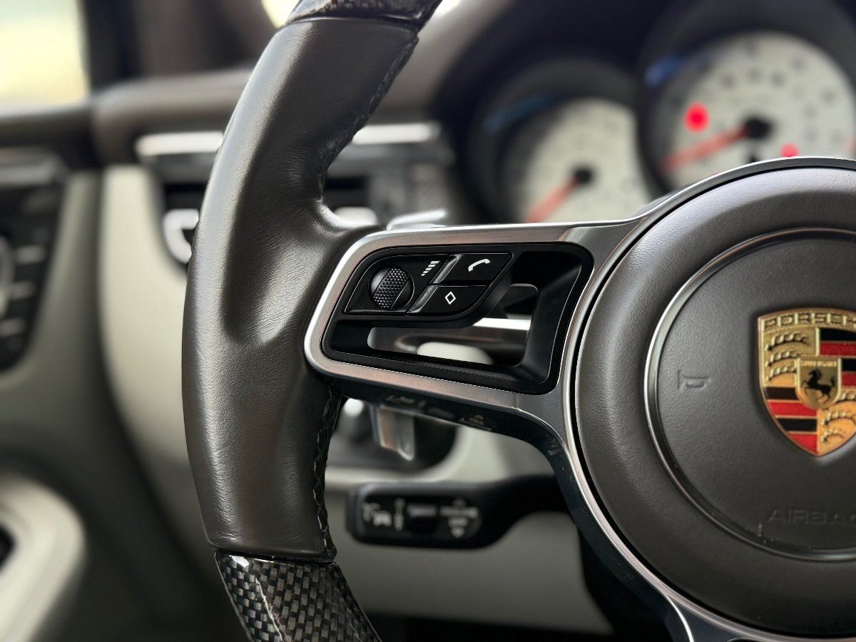 Used 2021 Porsche Macan Turbo AWD/4WD image 33